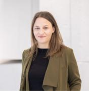 Photo of Melanie Bartos